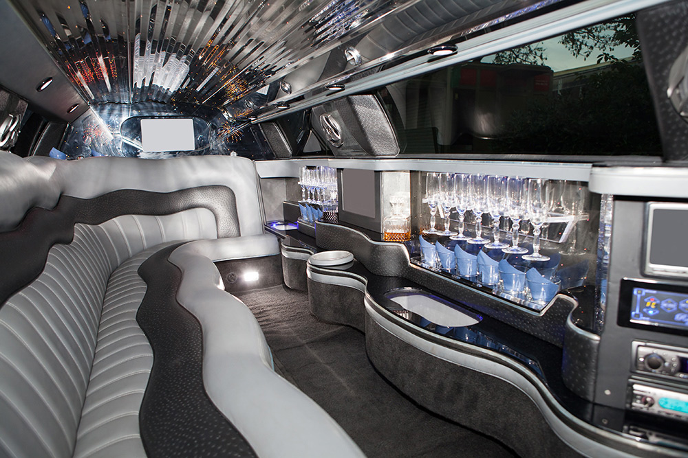 KNOW THESE THINGS BEFORE HIRING A PARTY BUS